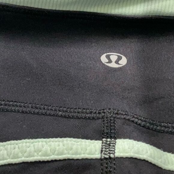 Lululemon mint green and black cropped leggings - Picture 4 of 6